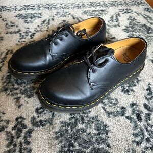 Low top Dr. Martins !